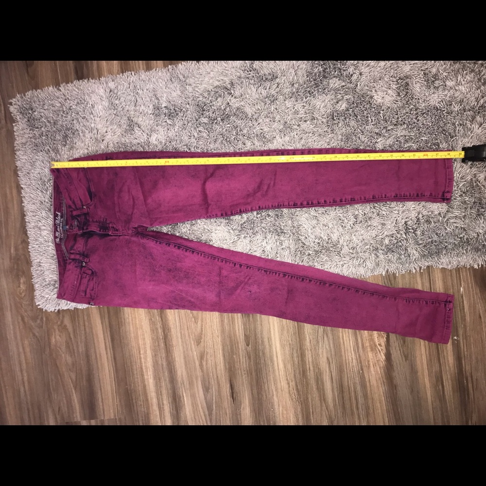 Bullhead maroon distressed wash skinny jeans